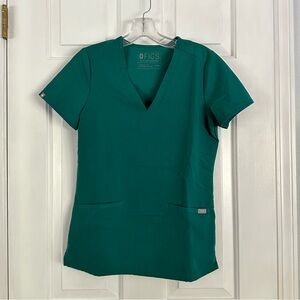 Figs’ three-pocket scrub top